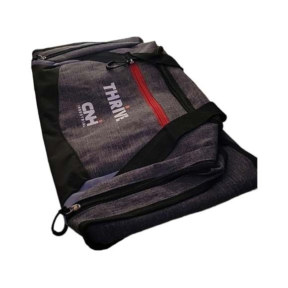🆕️ BRAND NEW CNH Case New Holland Thrive Duffel Bag - Red Gray Black White - Picture 3 of 3